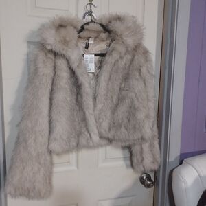 Divided Faux Fur Puffer Jacket in Beige Size M